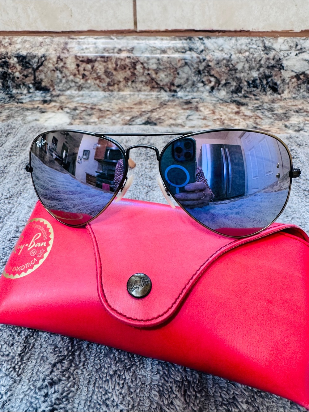 Ray-Ban Aviator Sunglasses with lilac Mirrored Lenses and Red Case